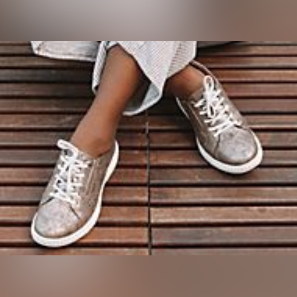 Clarks Collection Leather/ Textile Casual Sneakers - Bronze sz 10
Caroline Ella